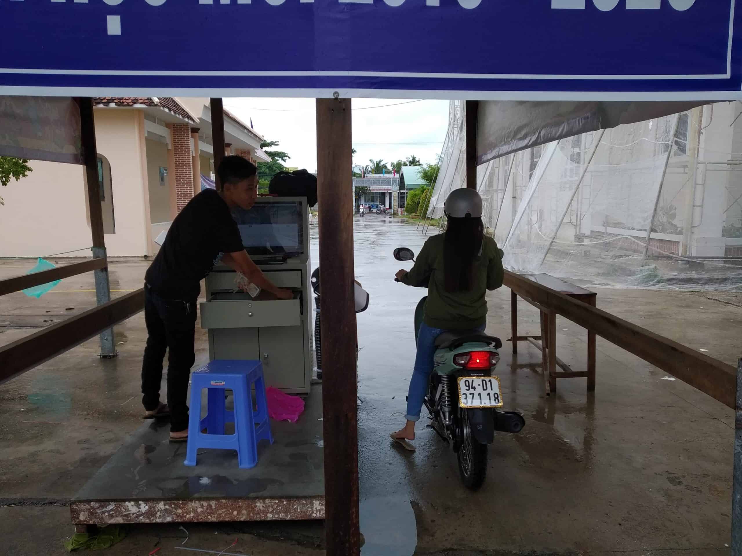 Máy giữ xe giá rẻ 10 giá máy giữ xe thông minh trường học bằng thẻ từ