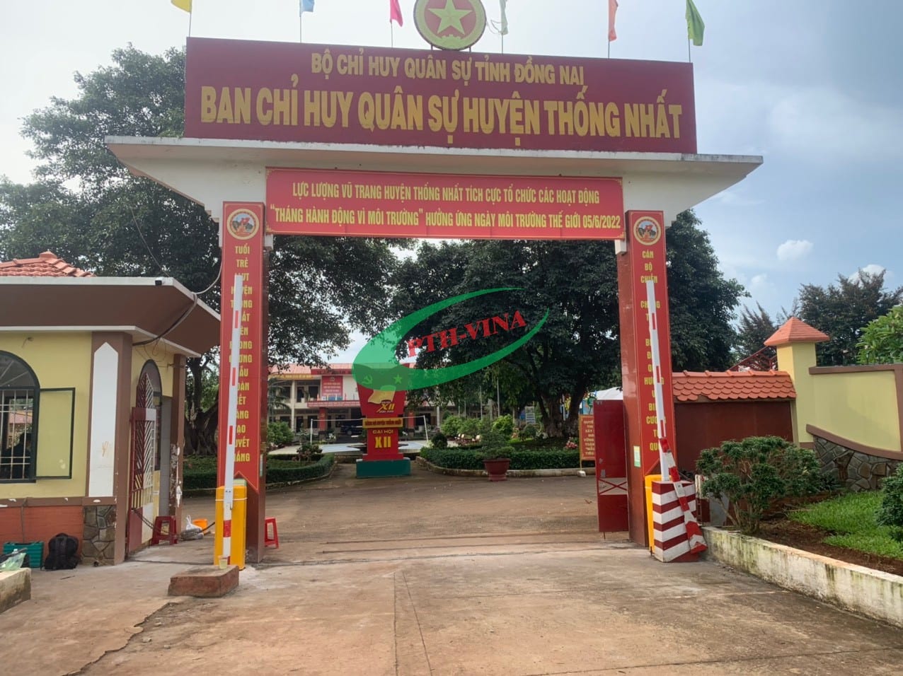 hethonggiuxethongminhpth hinh anh lap dat barrier tai ban chi huy quan su huyen thong nhat