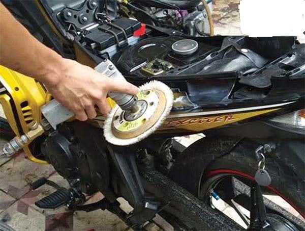 Quy trình sơn lại xe máy bị trầy xước chuyên nghiệp Quy trình sơn lại xe máy bị trầy xước chuyên nghiệp