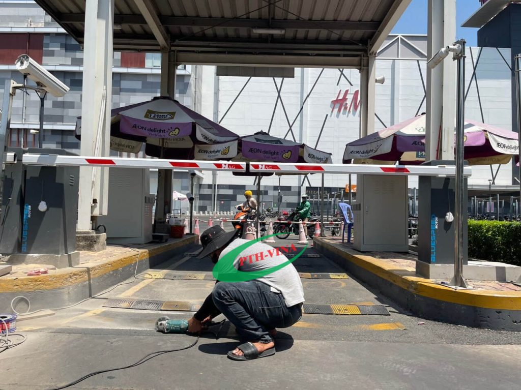 PTH lắp máy giữ xe ngoài trời cho siêu thị AEON TÂN PHÚ PTH lắp máy giữ xe ngoài trời cho siêu thị AEON TÂN PHÚ
