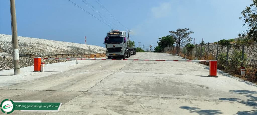Lắp đặt 2 trụ barie Wonsun DZ230 đối đầu tại Bình Thuận 6 lap dat barie wonsun dz230 doi dau tai binh thuan 2