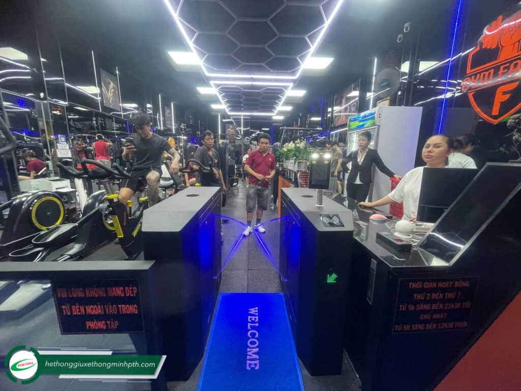Lắp đặt cổng Flap Barrier kết hợp Face ID tại Family Gym, Quận 7 1 lap dat cong flap barrier ket hop face id tai family gym quan 7
