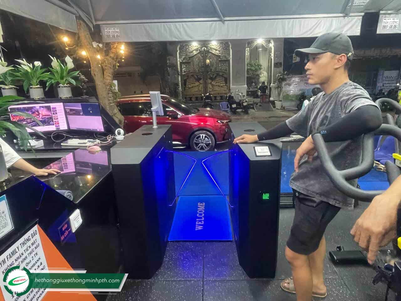 Lắp đặt cổng Flap Barrier kết hợp Face ID tại Family Gym, Quận 7 Lắp đặt cổng Flap Barrier kết hợp Face ID tại Family Gym, Quận 7