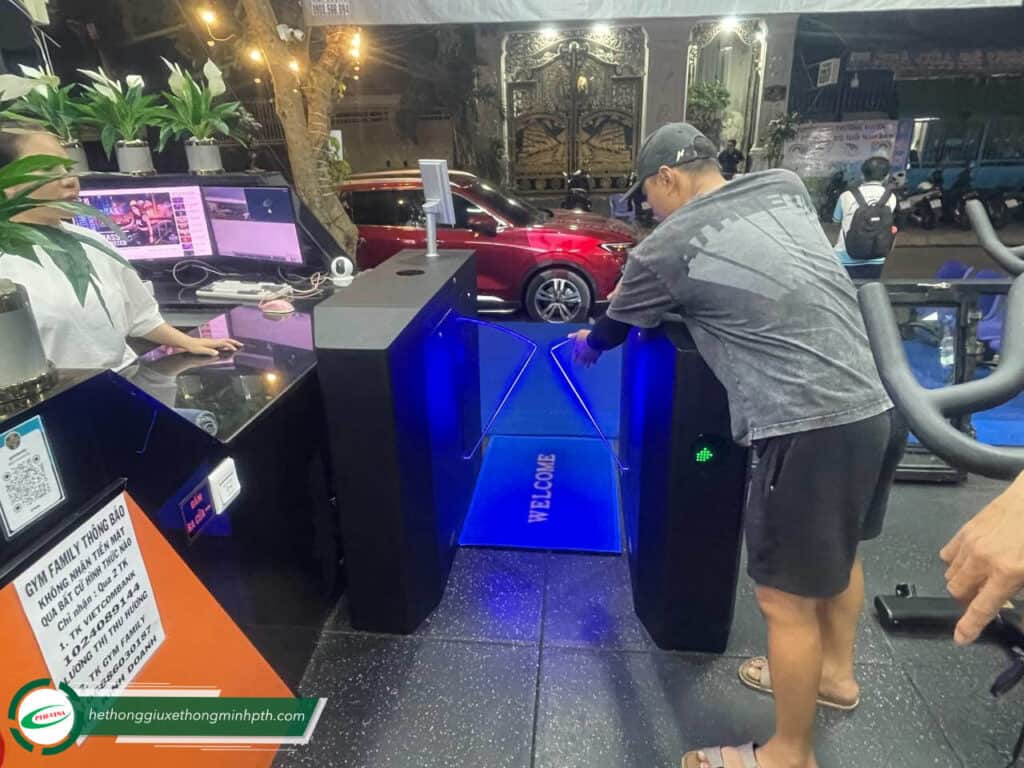 Lắp đặt cổng Flap Barrier kết hợp Face ID tại Family Gym, Quận 7 Lắp đặt cổng Flap Barrier kết hợp Face ID tại Family Gym, Quận 7