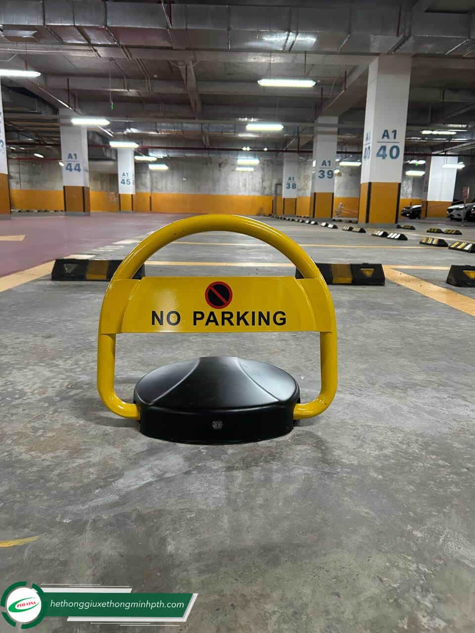 Lắp Đặt Khóa Giữ Chỗ Xe Ô Tô Cho Bãi Xe Lắp Đặt Khóa Giữ Chỗ Xe Ô Tô Cho Bãi Xe