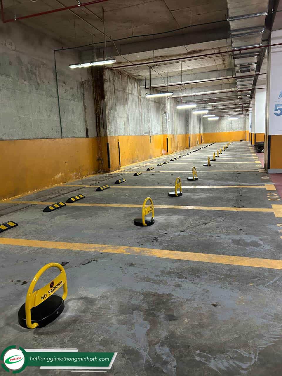 Lắp Đặt Khóa Giữ Chỗ Xe Ô Tô Cho Bãi Xe Lắp Đặt Khóa Giữ Chỗ Xe Ô Tô Cho Bãi Xe