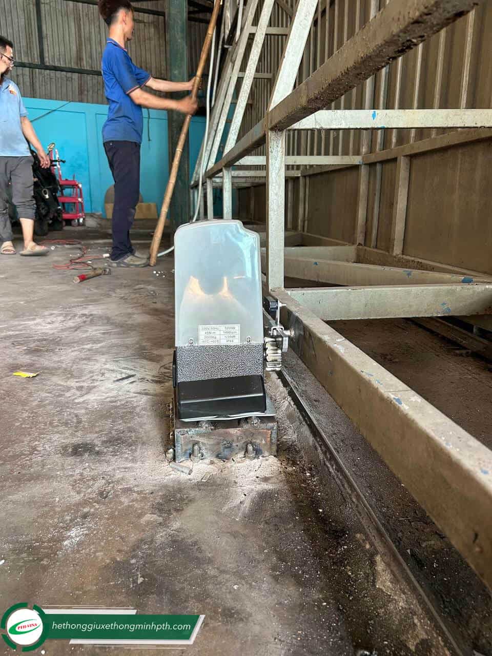 Lắp Đặt Motor Cổng Lùa YH 1500 Cho Nhà Xưởng Lắp Đặt Motor Cổng Lùa YH 1500 Cho Nhà Xưởng