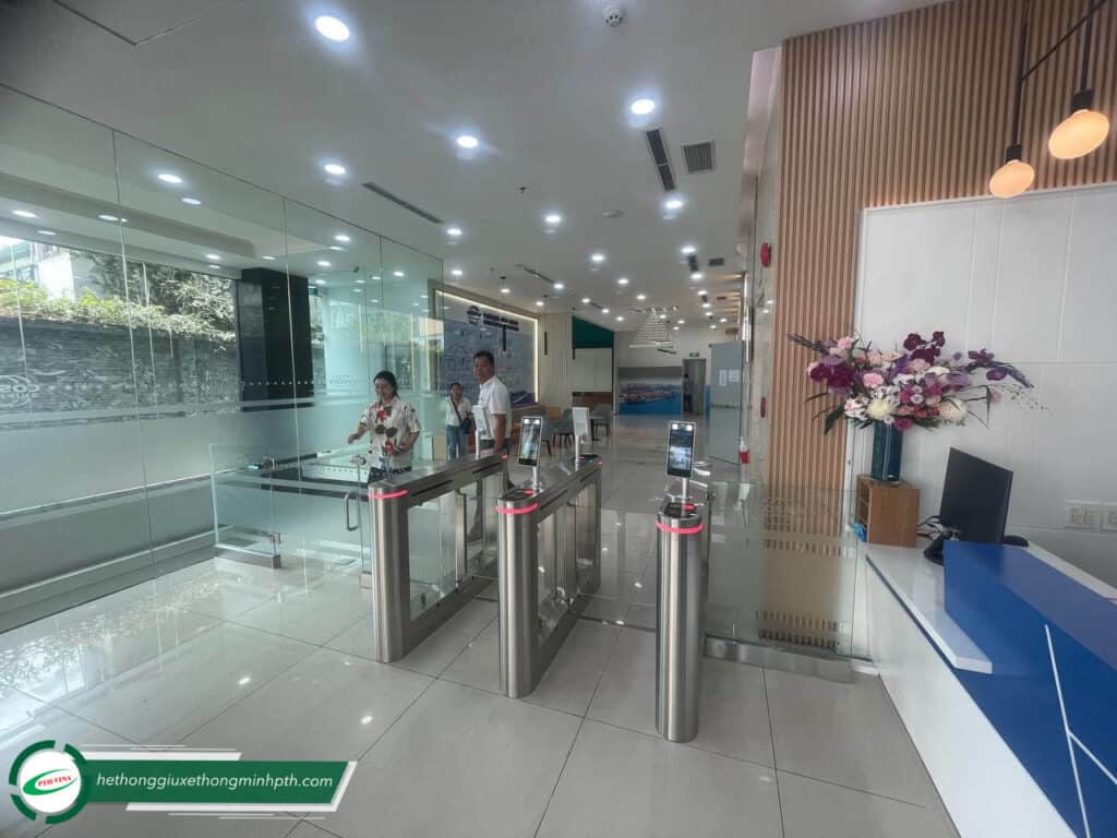 Lắp Đặt Swing Barrier Kết Hợp Face ID Tại Phú Nhuận 3 lap dat swing barrier ket hop face id tai phu nhuan