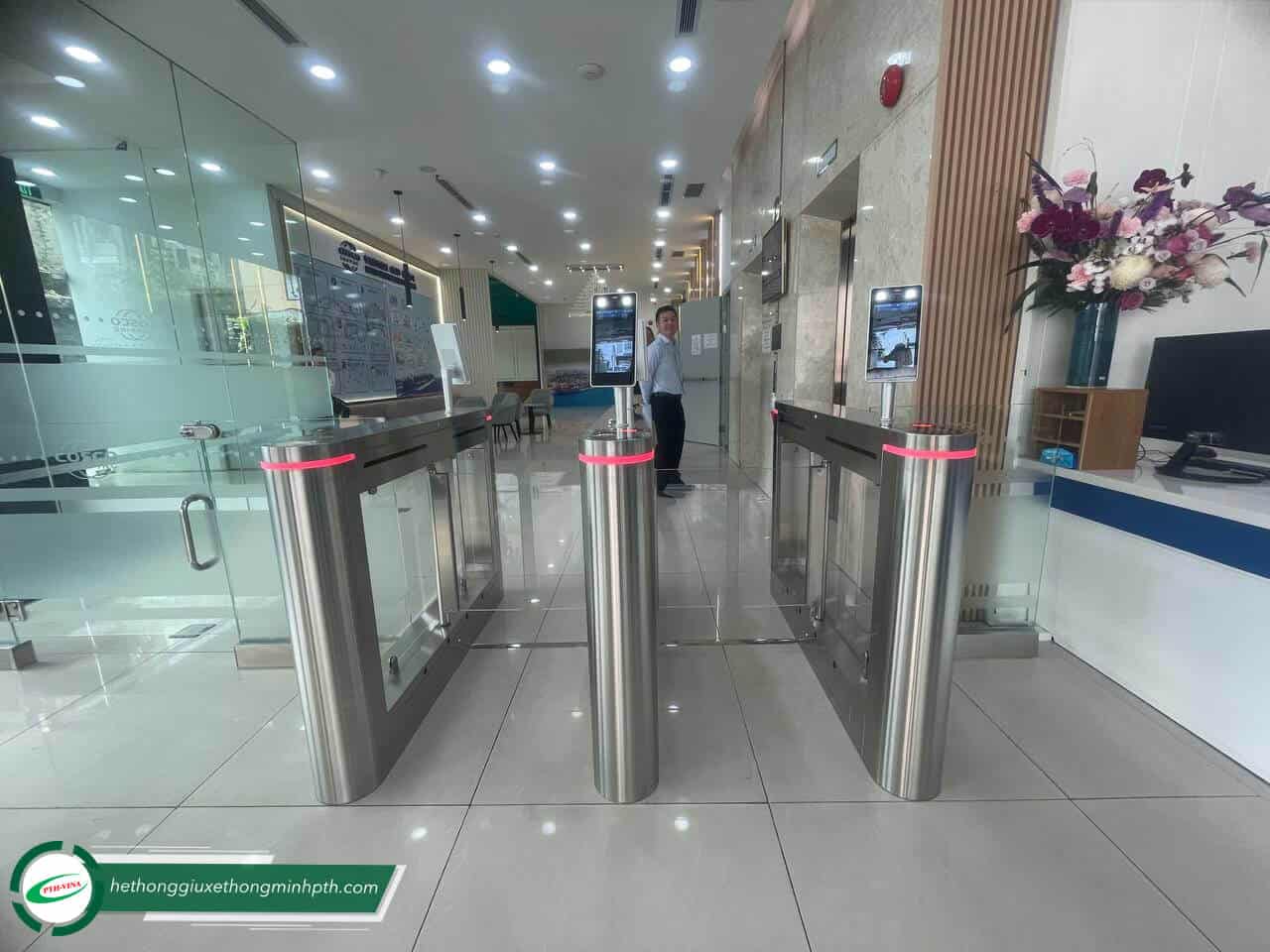 Lắp Đặt Swing Barrier Kết Hợp Face ID Tại Phú Nhuận Lắp Đặt Swing Barrier Kết Hợp Face ID Tại Phú Nhuận